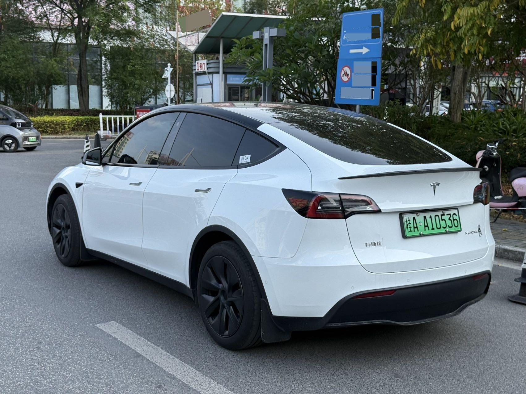 2024 Model Y Rear-Wheel Drive Edition 3