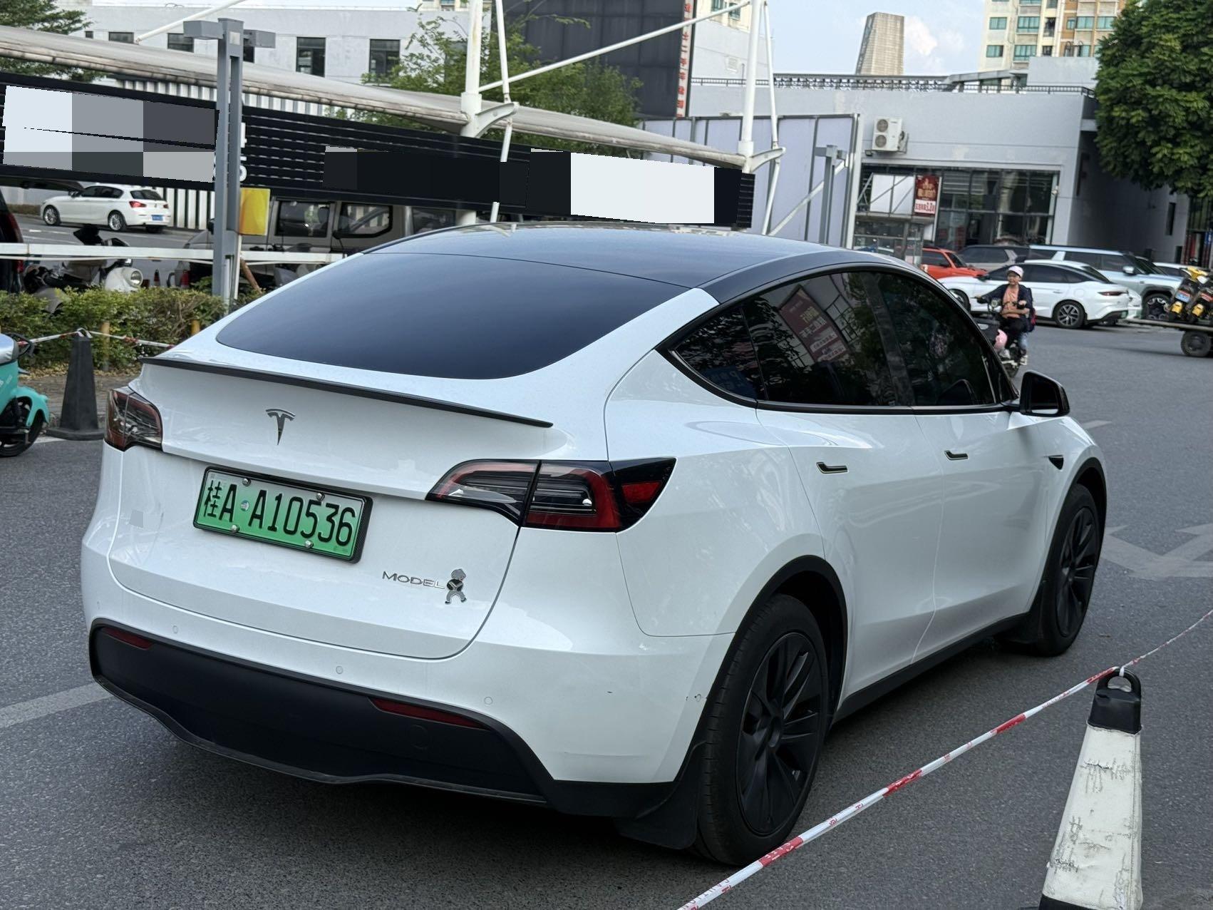 2024 Model Y Rear-Wheel Drive Edition 4