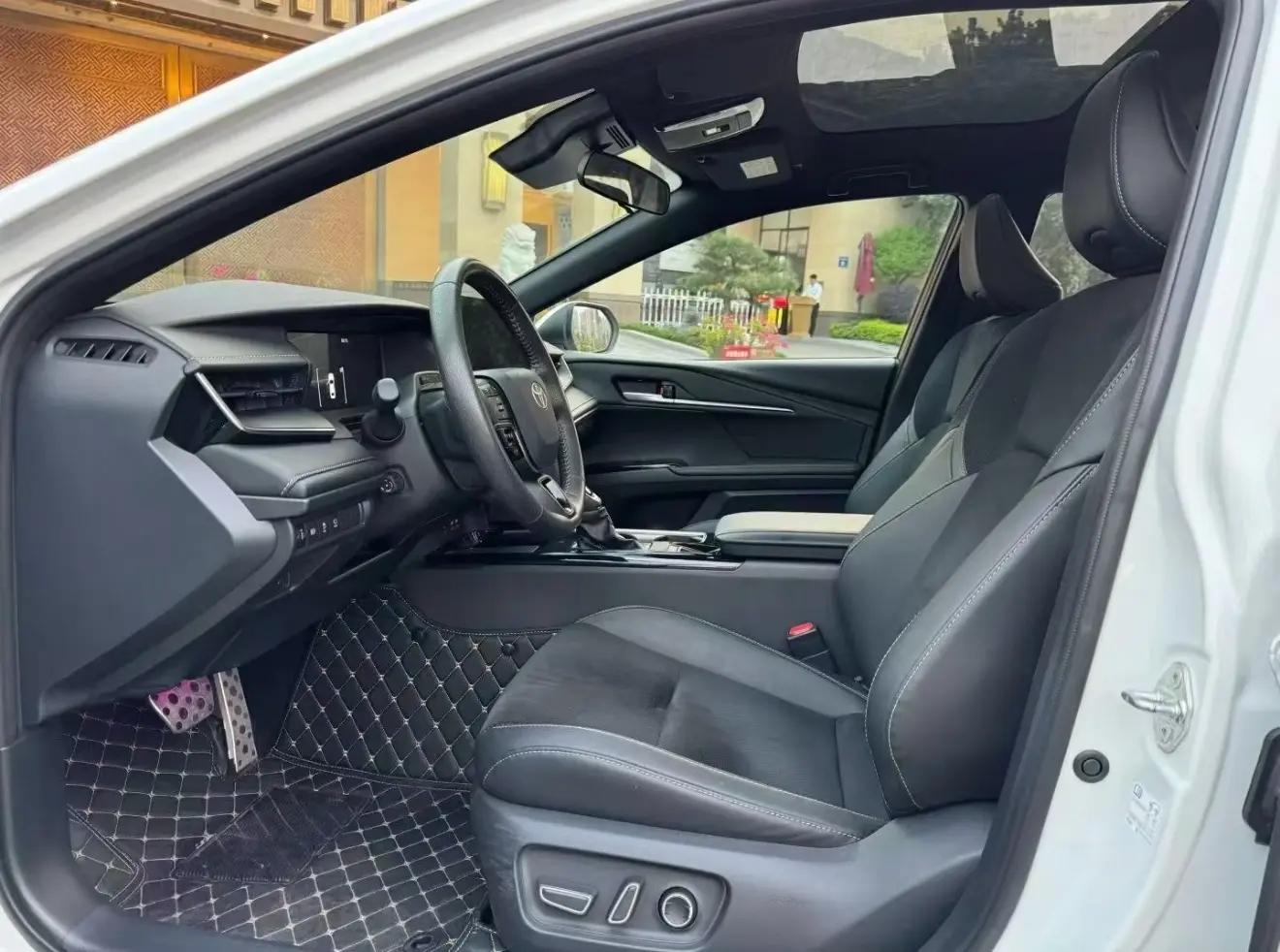 Toyota 2024 Camry Dual Engine 2.0HXS Stepless Sports PLUS Edition Automatic Gear 4