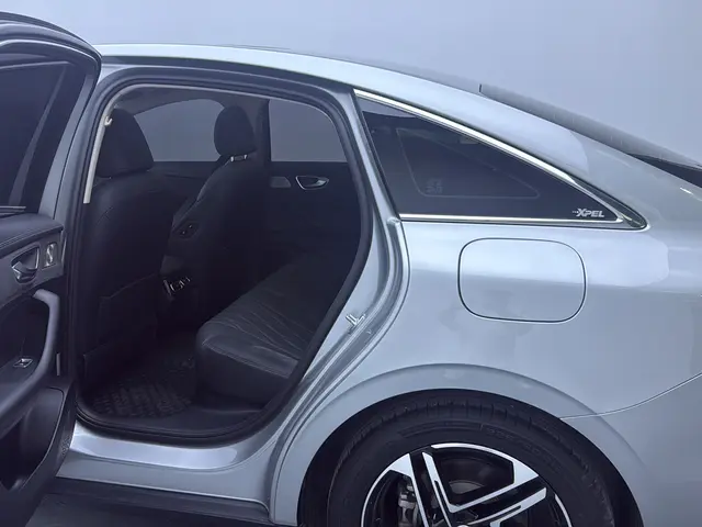 Roewe D7 2023 DMH 125km Flagship 12