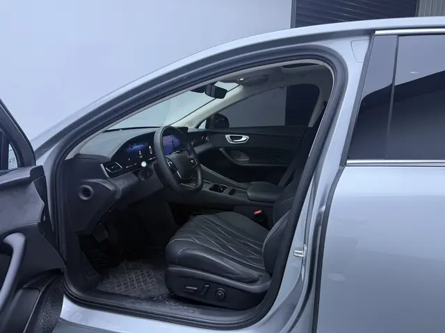 Roewe D7 2023 DMH 125km Flagship 13