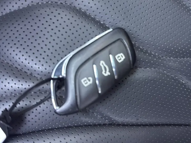 Roewe D7 2023 DMH 125km Flagship 15