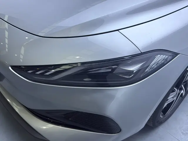 Roewe D7 2023 DMH 125km Flagship 18