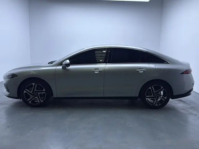 Roewe D7 2023 DMH 125km Flagship 6
