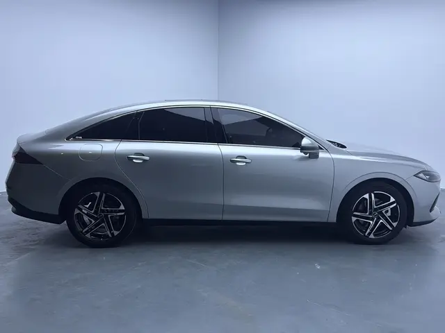 Roewe D7 2023 DMH 125km Flagship 7