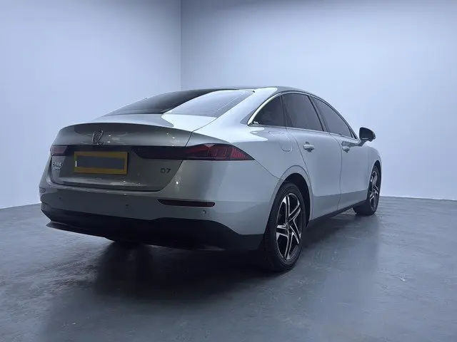 Roewe D7 2023 DMH 125km Flagship 8