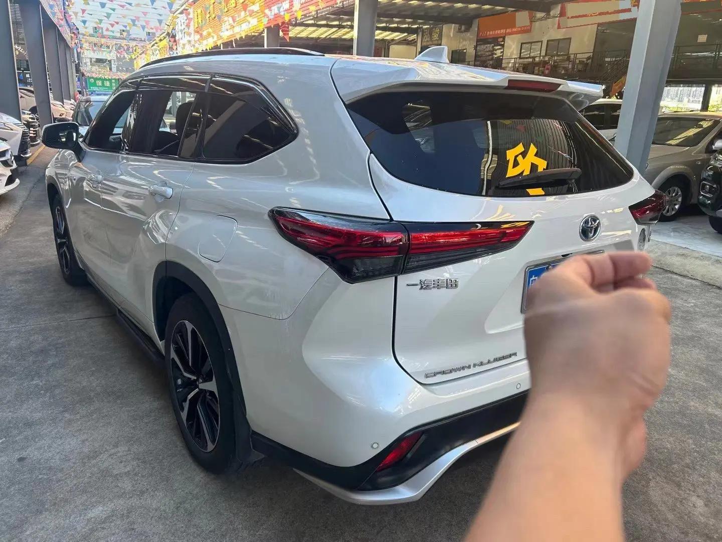Crown Land Release 2022 2.5L HEV 4-wheel Drive Premium Edition 4