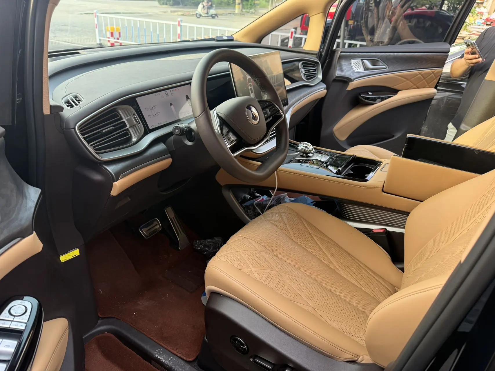 Denza 2025 Denza D9 EV Smart Driving Edition 600 Four-wheel Drive Premium Automatic Transmission 4