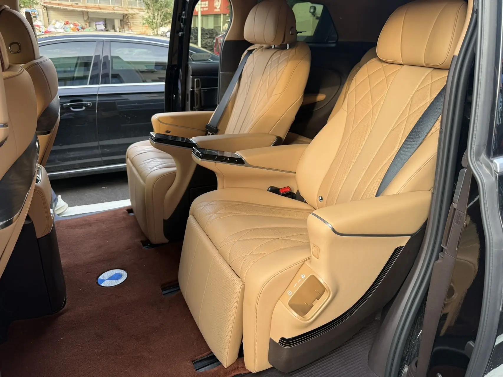 Denza 2025 Denza D9 EV Smart Driving Edition 600 Four-wheel Drive Premium Automatic Transmission 6
