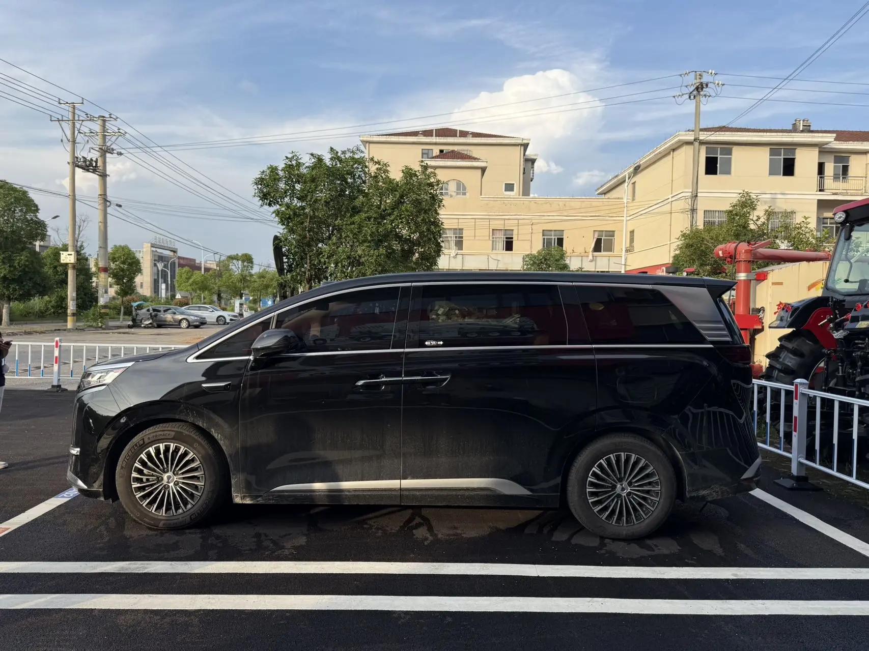 Denza 2025 Denza D9 EV Smart Driving Edition 600 Four-wheel Drive Premium Automatic Transmission 8