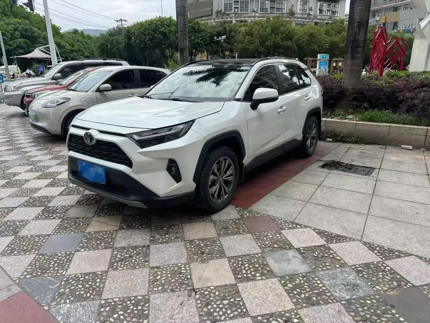 Toyota 2023 RAV4 Rongbo 2.0 Stepless Two-Drive Fashion Plus Edition Automatic Gear