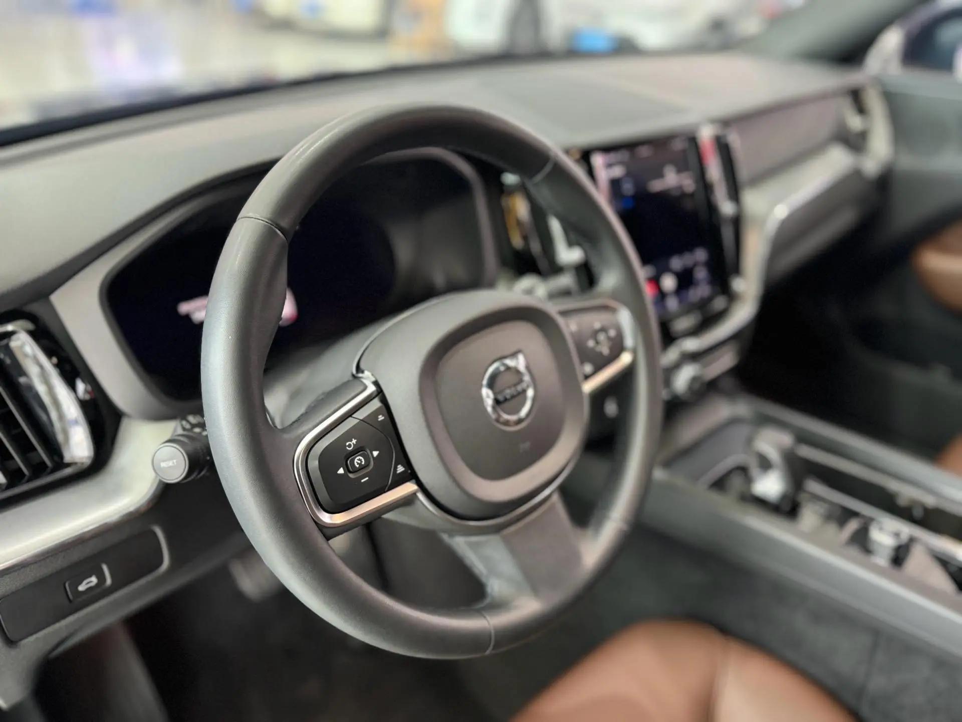 Volvo XC60 2022 B5 All-Wheel Drive Intelligent Luxury Edition 2