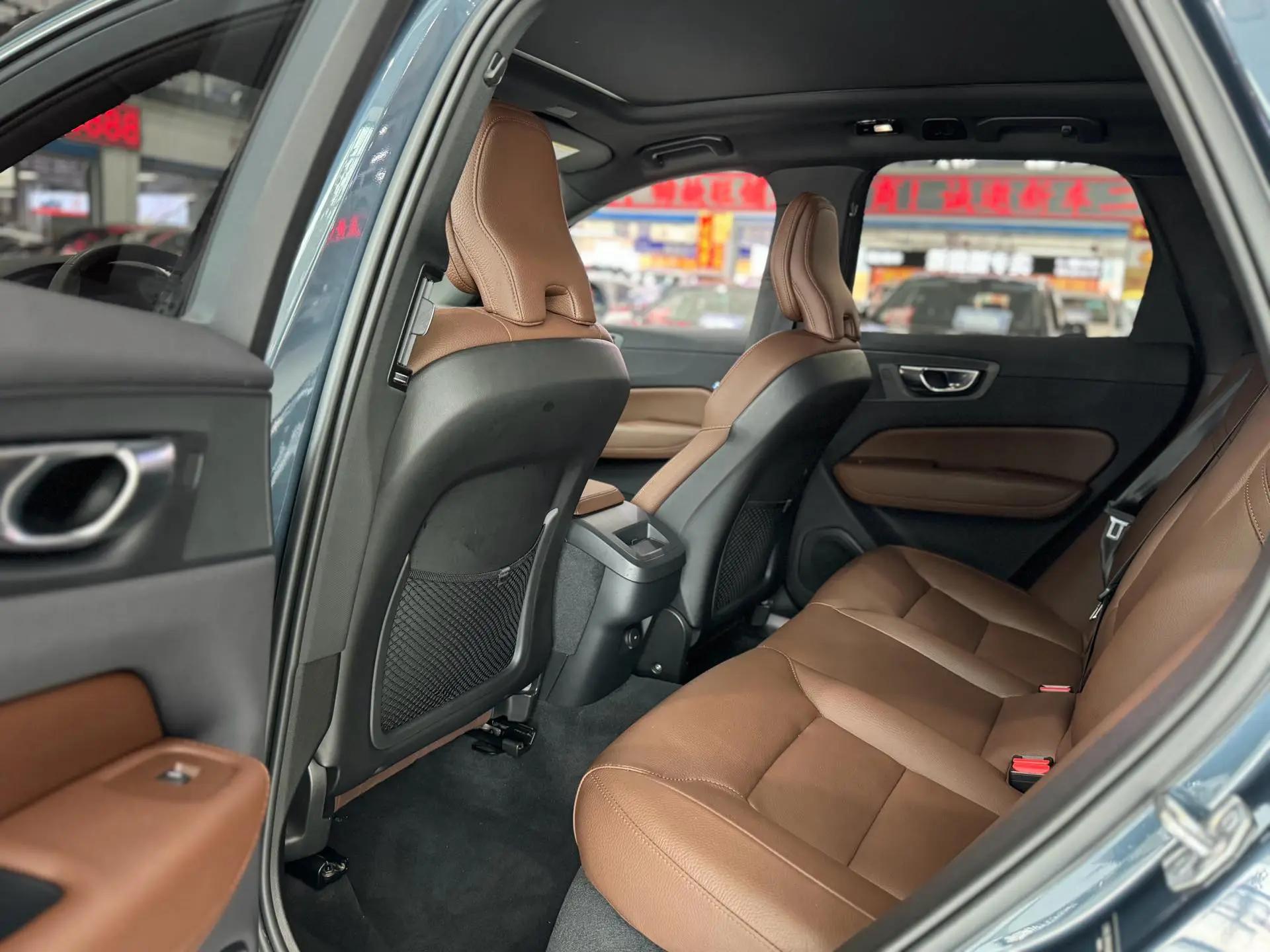 Volvo XC60 2022 B5 All-Wheel Drive Intelligent Luxury Edition 4