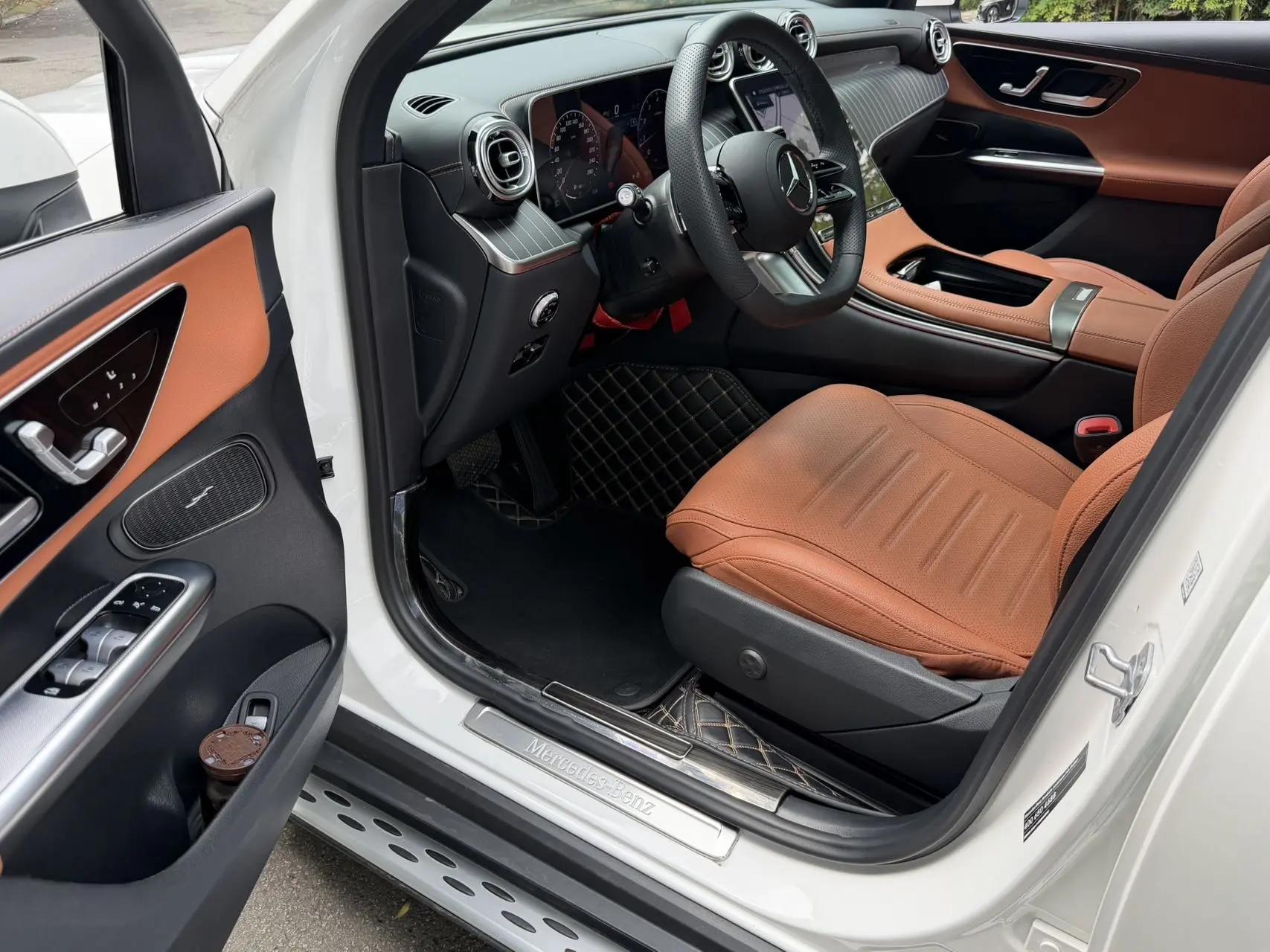 Mercedes Benz 2024 GLC 300 L 4MATIC 48V 2.0T Sporty 5-Seater Automatic 3