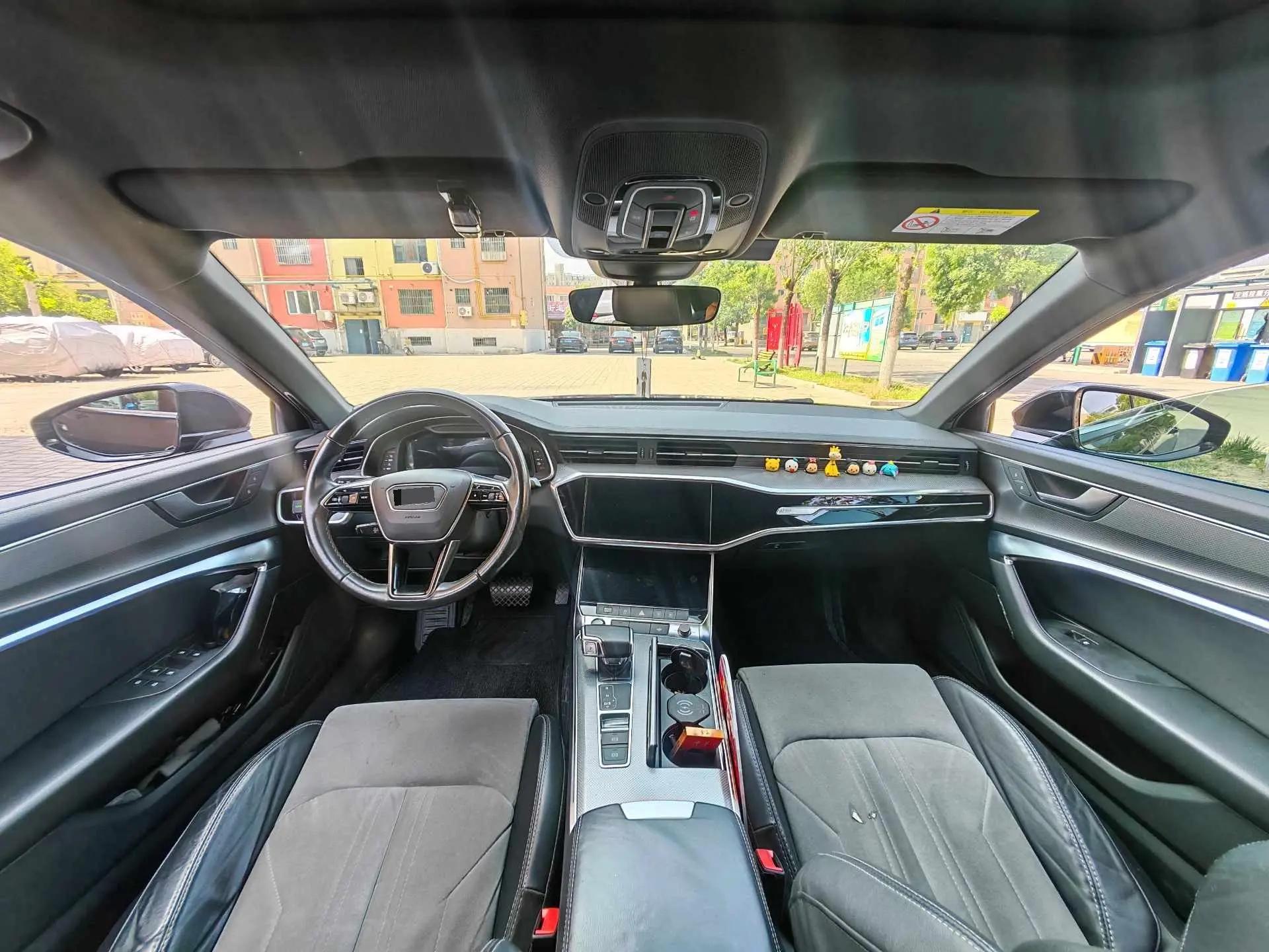 Audi A6L 2021 40 TFSI Deluxe Dynamic 8