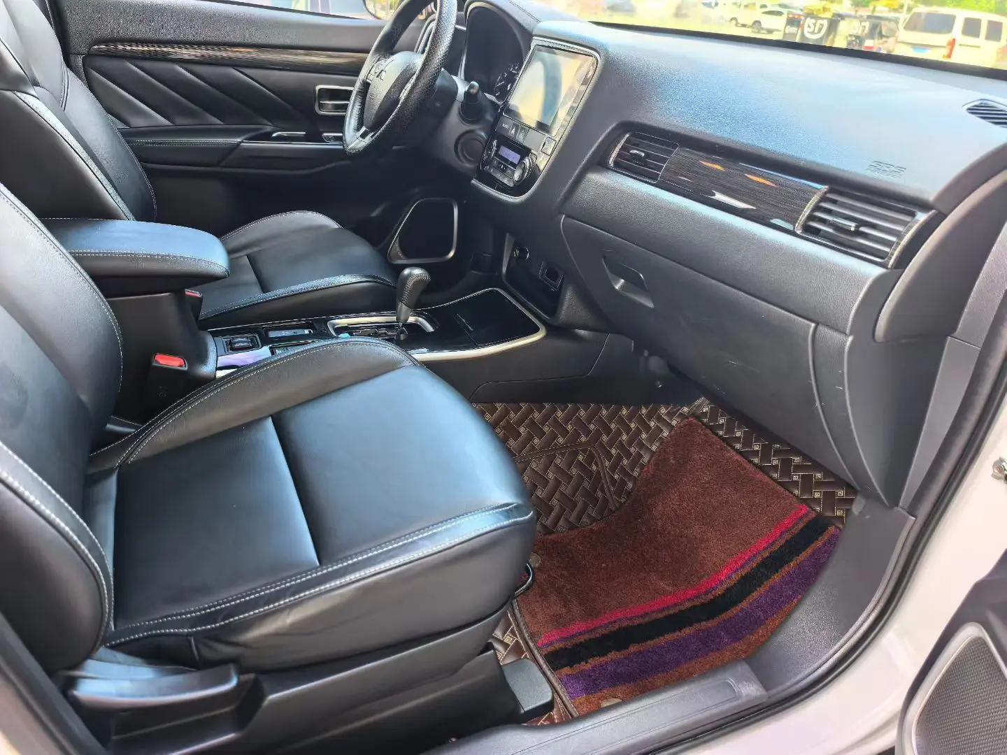 Outlander 2020 2.0L Two-Drive Enjoy Edition 7 5