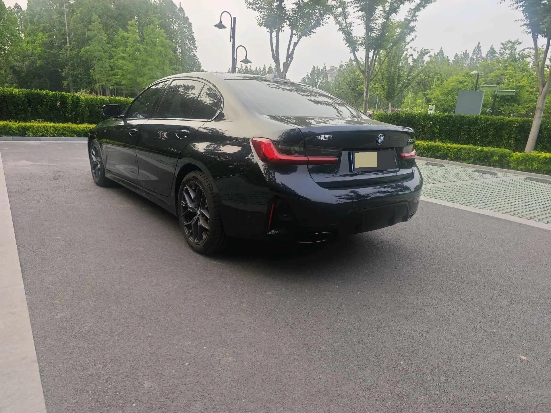 BMW 3 Series 2025 Model 330Li 2.0T M Sport Night Edition Automatic 5
