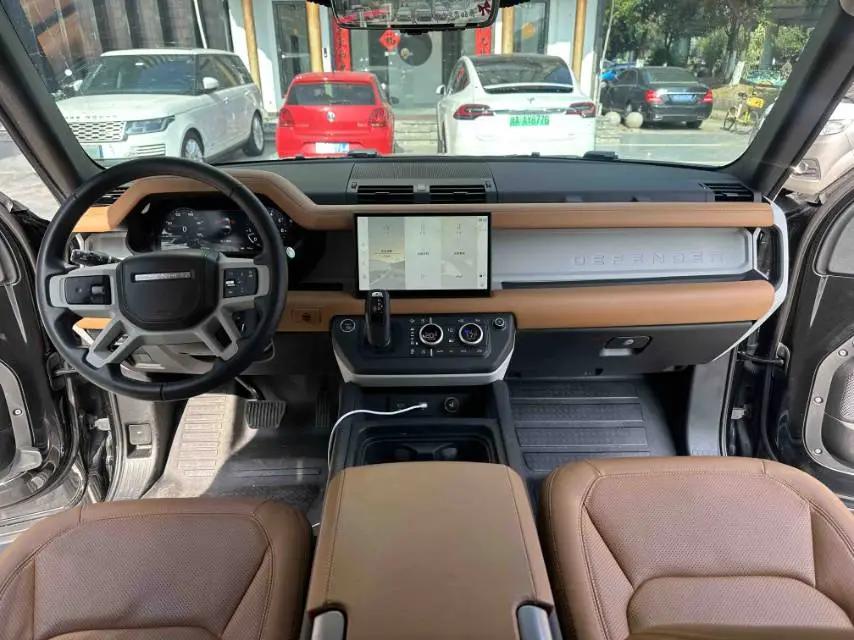 Land Rover Guard 2024 90 3.0T P400 HSE 6