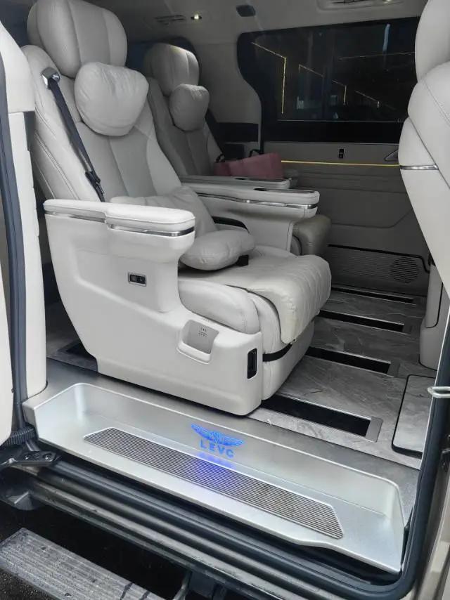 吉利银河 2026款 V900 金晖典藏版 自动挡 5
