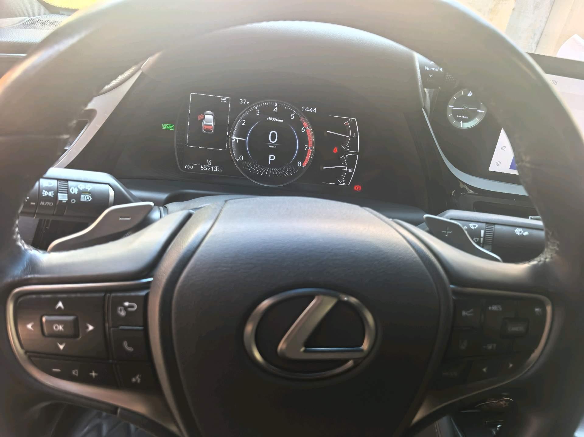 Lexus ES 2022 300h Premium Edition 4