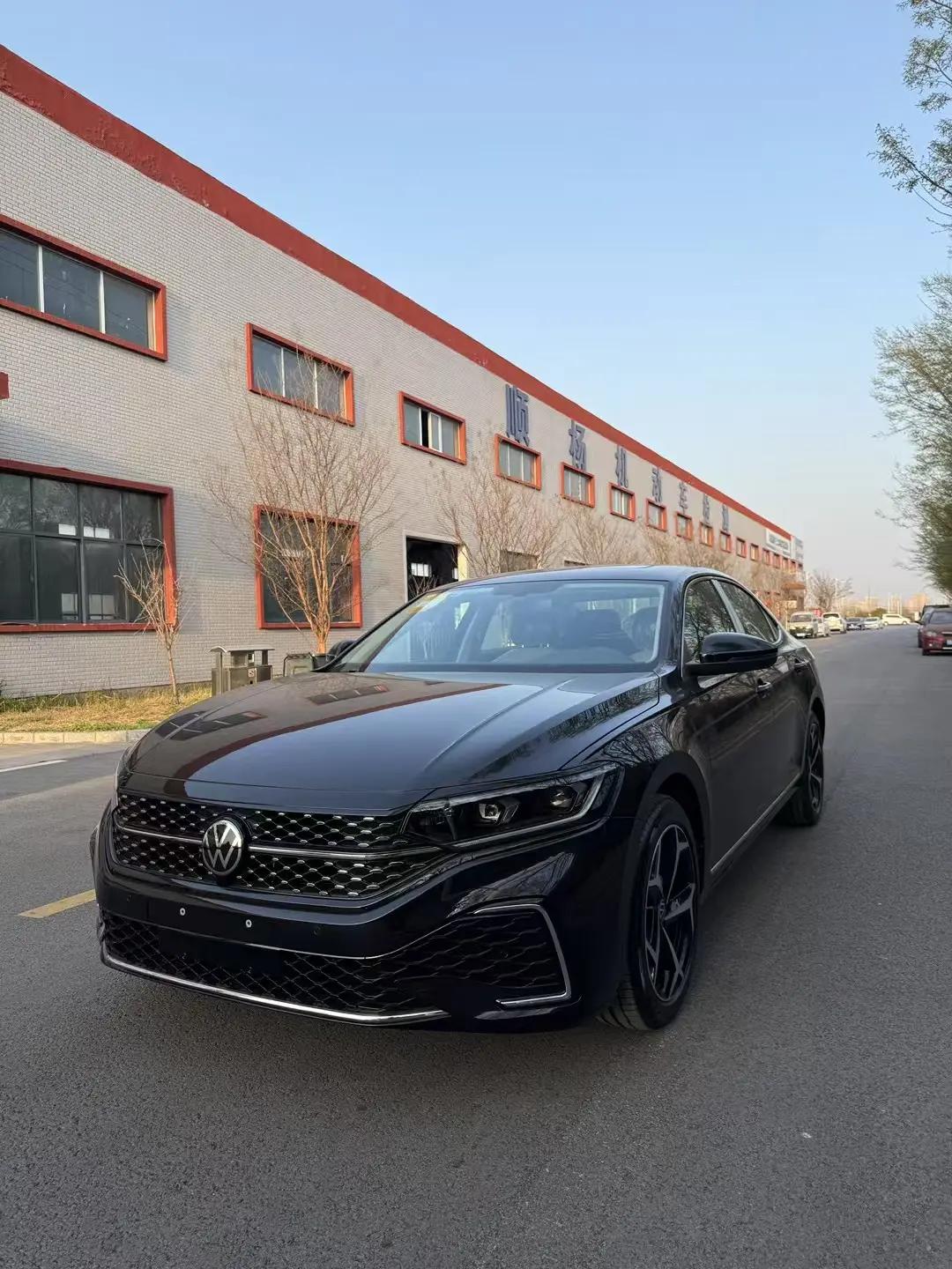 打开图片灯箱:Volkswagen 2025 Passat 2.0TSI 330TSI Outstanding Model Starry Sky Elite Edition Automatic