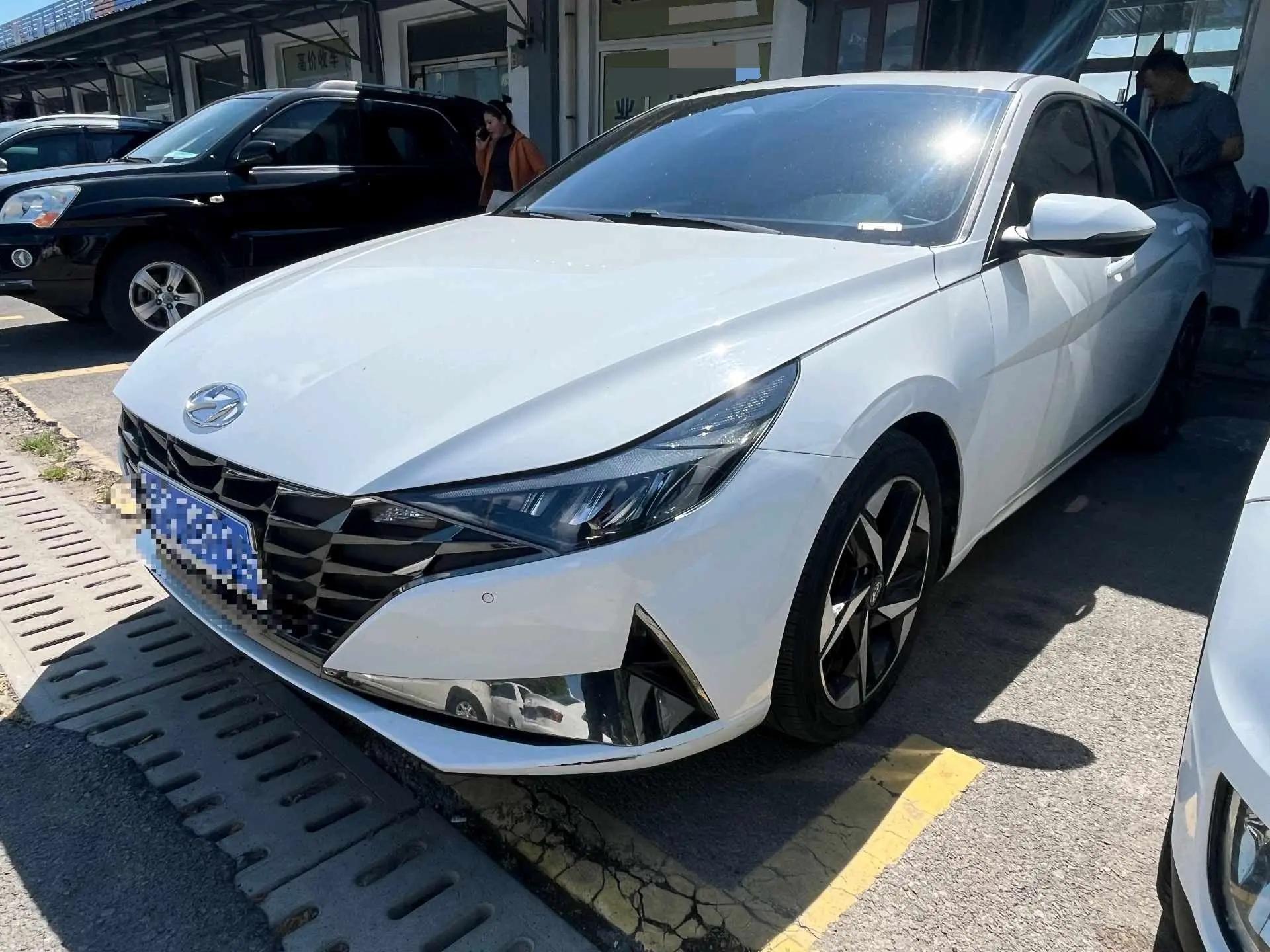 Elantra 2022 1.5L CVT LUX Premium Edition