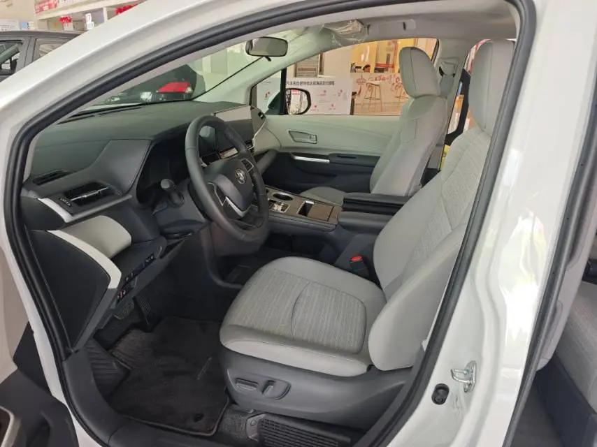 Toyota 2024 Sienna 2.5 CVT Comfort Edition Automatic 4