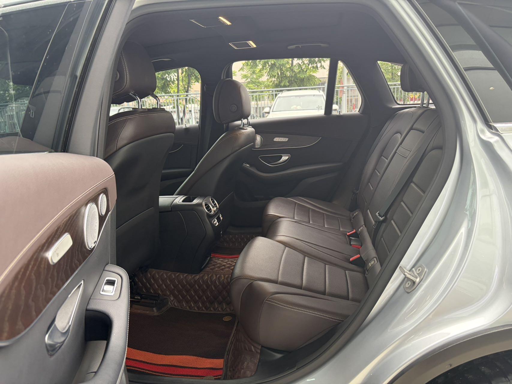 Mercedes Benz GLC 2021 GLC 260 L 4MATIC Luxury 9