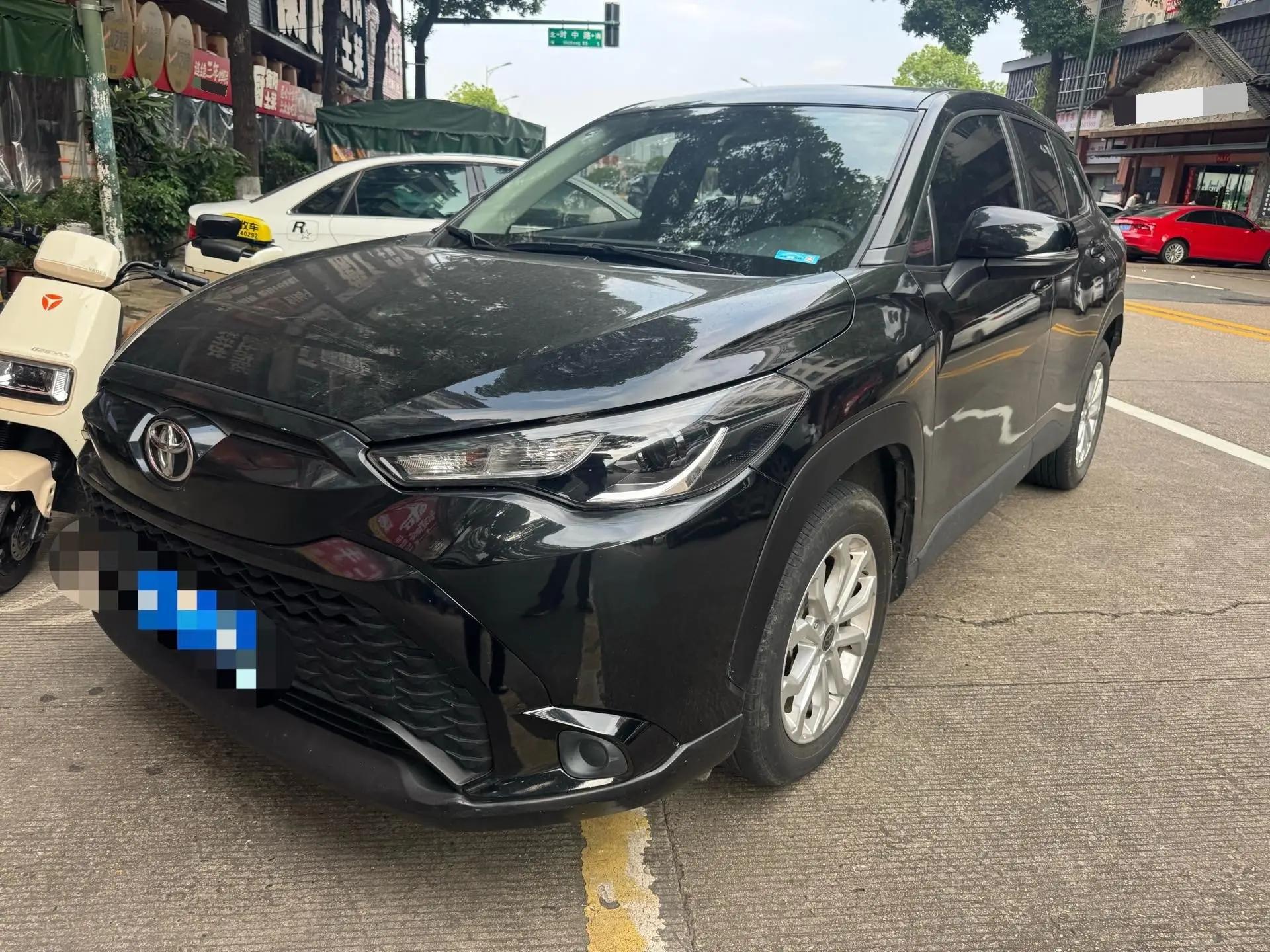 Open image lightbox: Toyota 2023 model Frontlander 2.0 CVT Elite Edition, automatic transmission