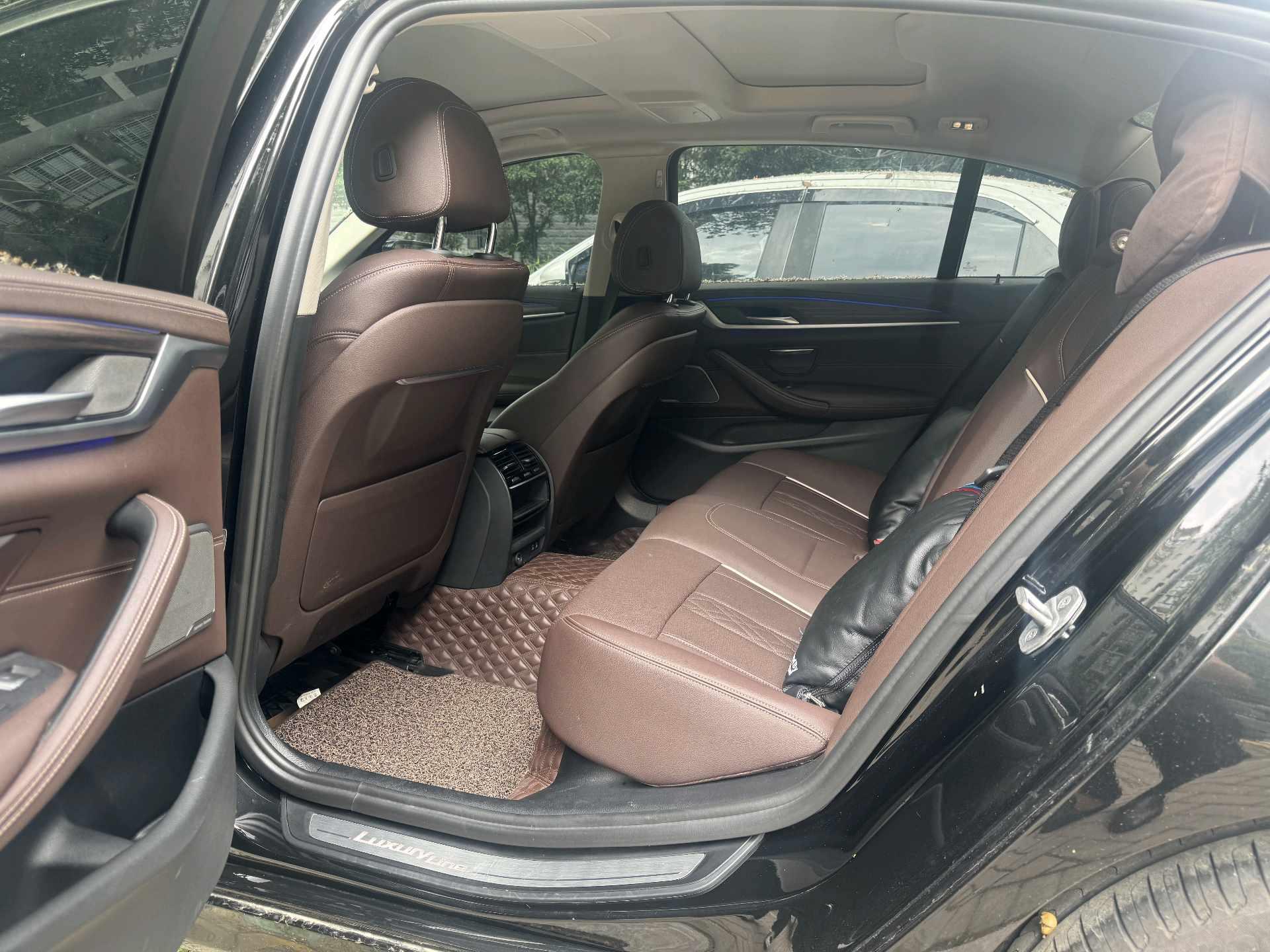 BMW 5 Series 2022 Modified 2 530Li Leading Luxury Suit 4