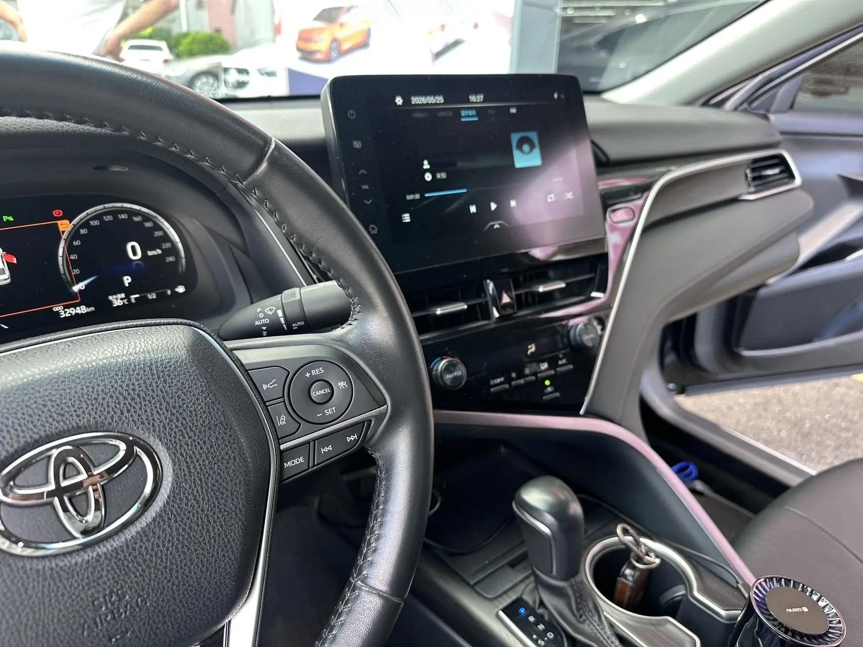 Toyota 2023 Camry 2.5G Deluxe Edition Automatic Gear 2
