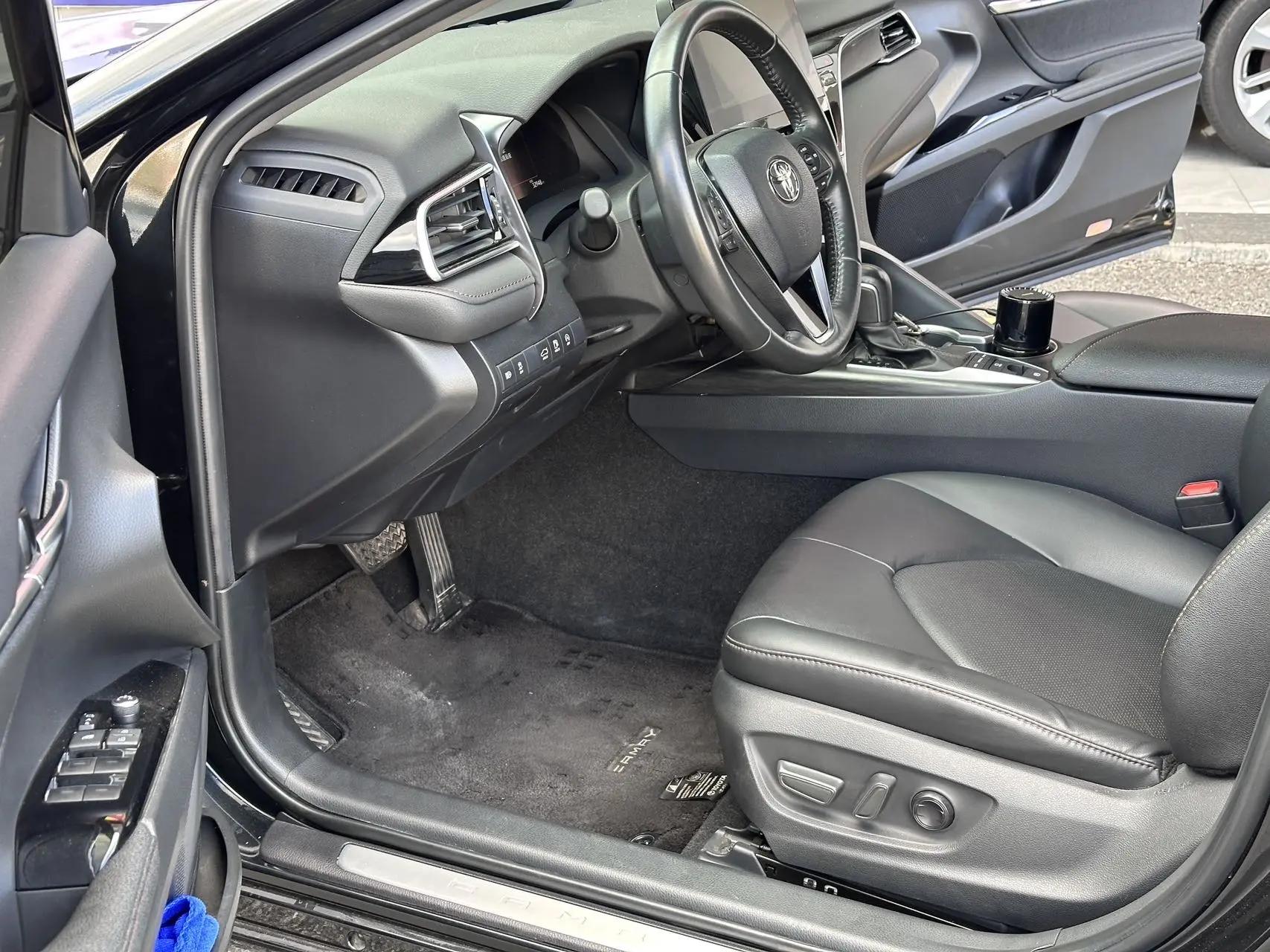 Toyota 2023 Camry 2.5G Deluxe Edition Automatic Gear 3