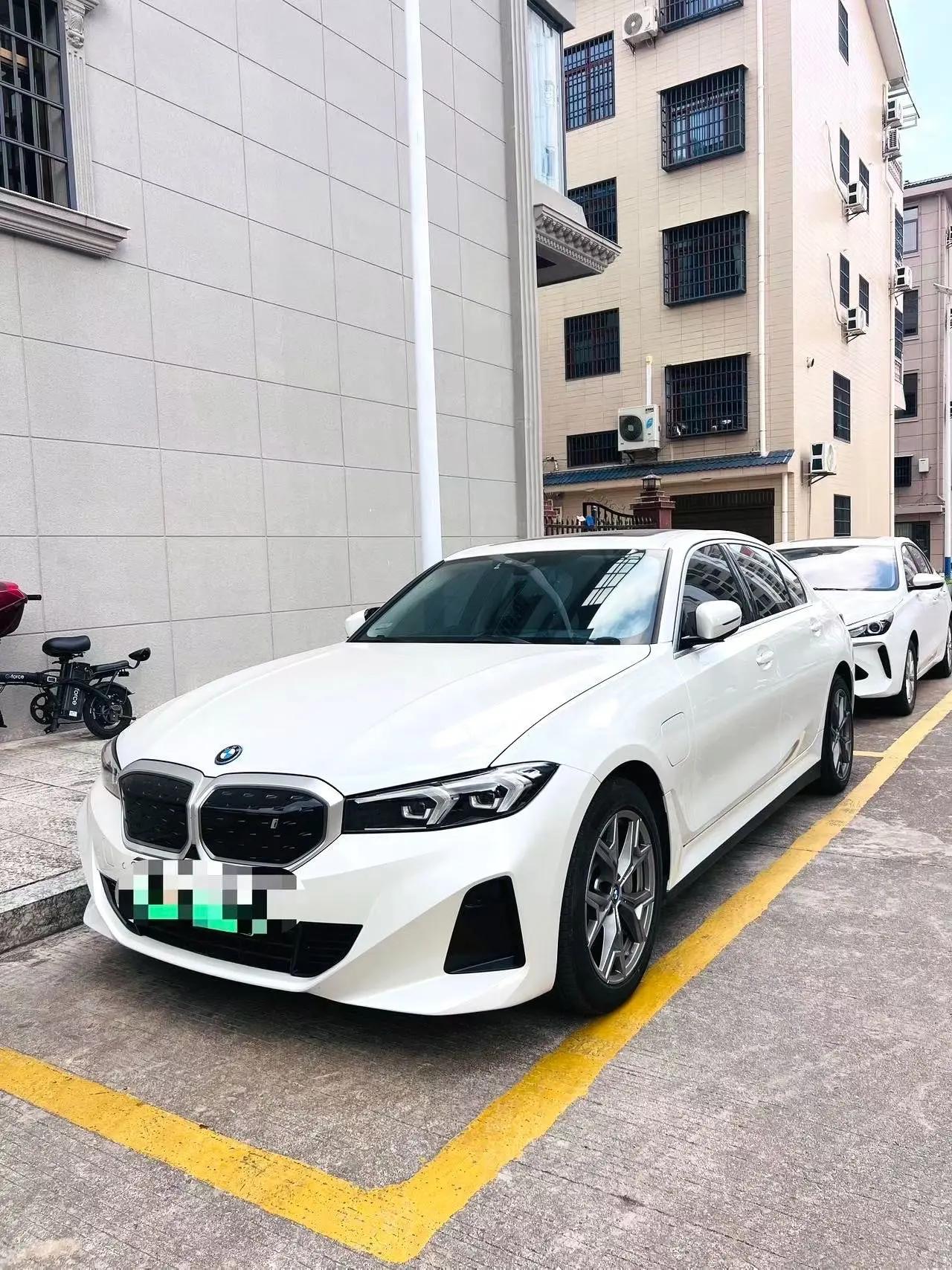 Открыть галерею: BMW 2025 i3 eDrive 35 L automatic gear