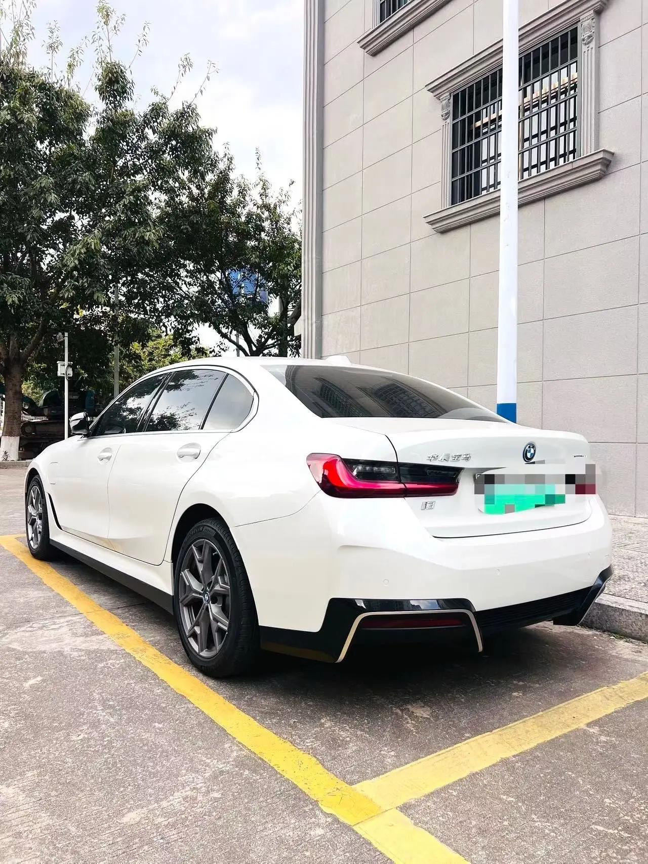 BMW 2025 i3 eDrive 35 L automatic gear 3