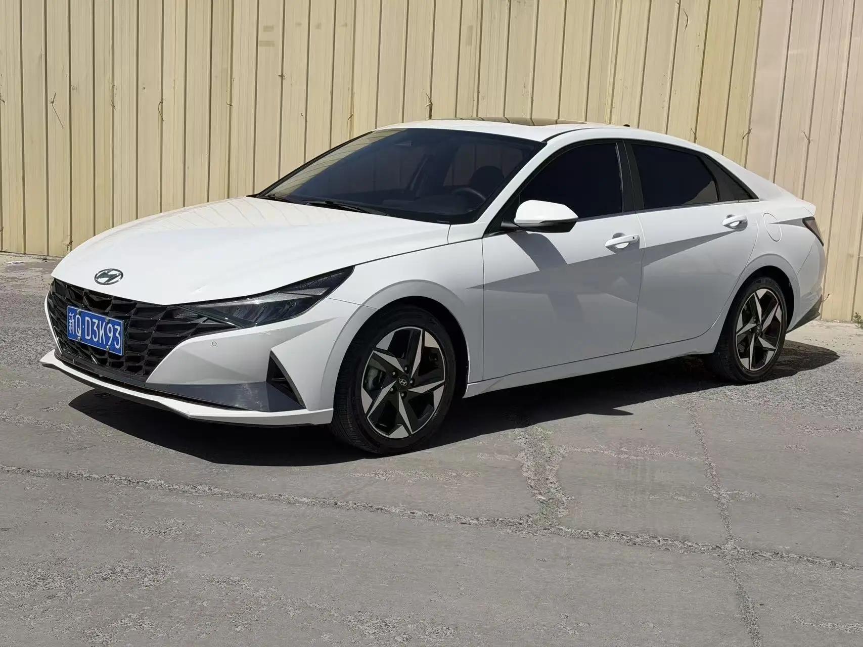 Открыть галерею: Elantra 2022 1.5L CVT LUX Premium Edition