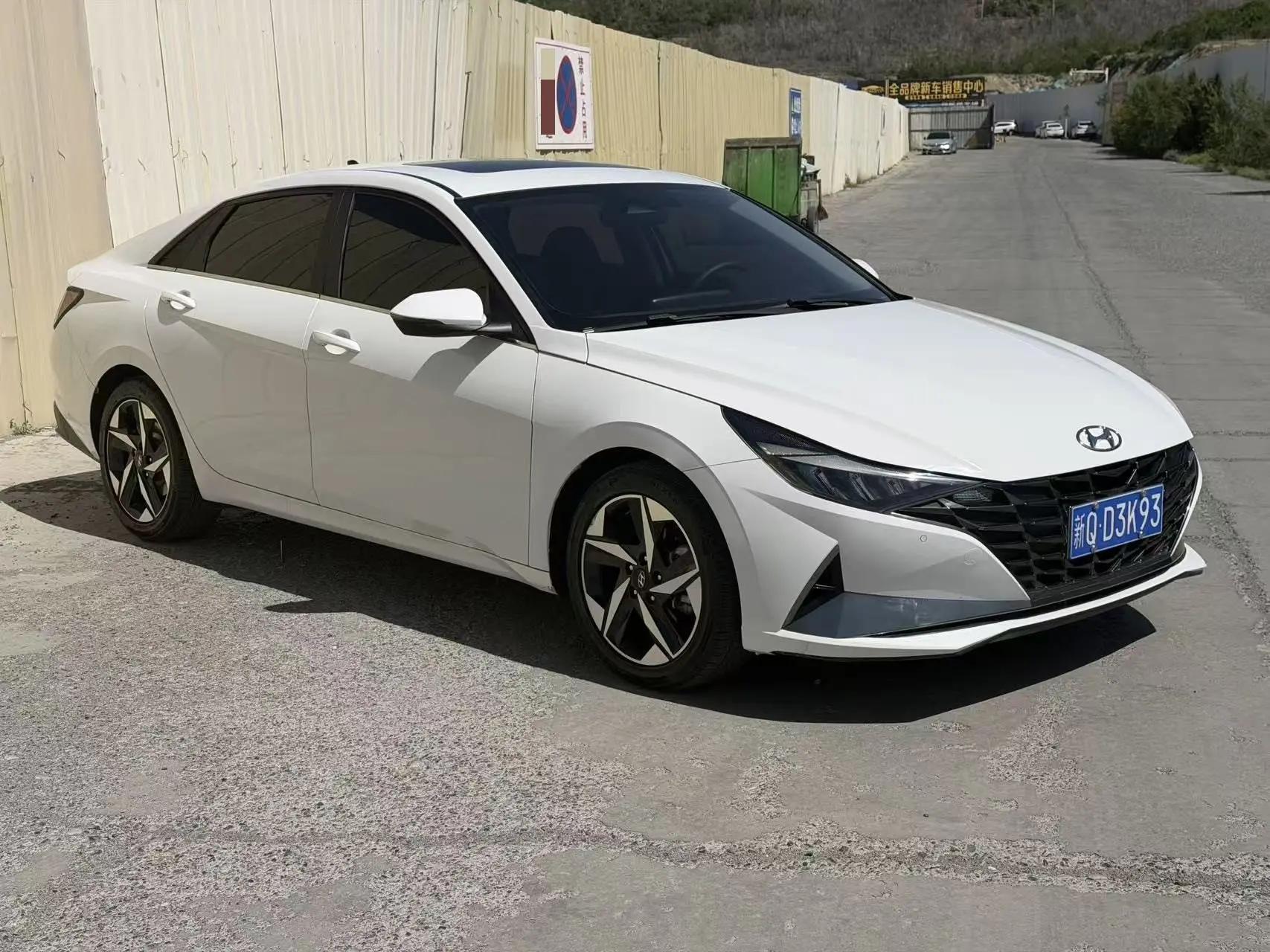 Elantra 2022 1.5L CVT LUX Premium Edition 3