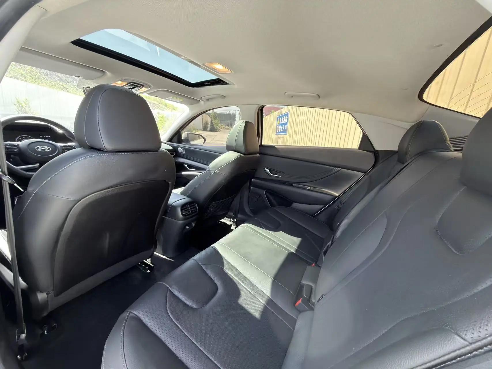 Elantra 2022 1.5L CVT LUX Premium Edition 5
