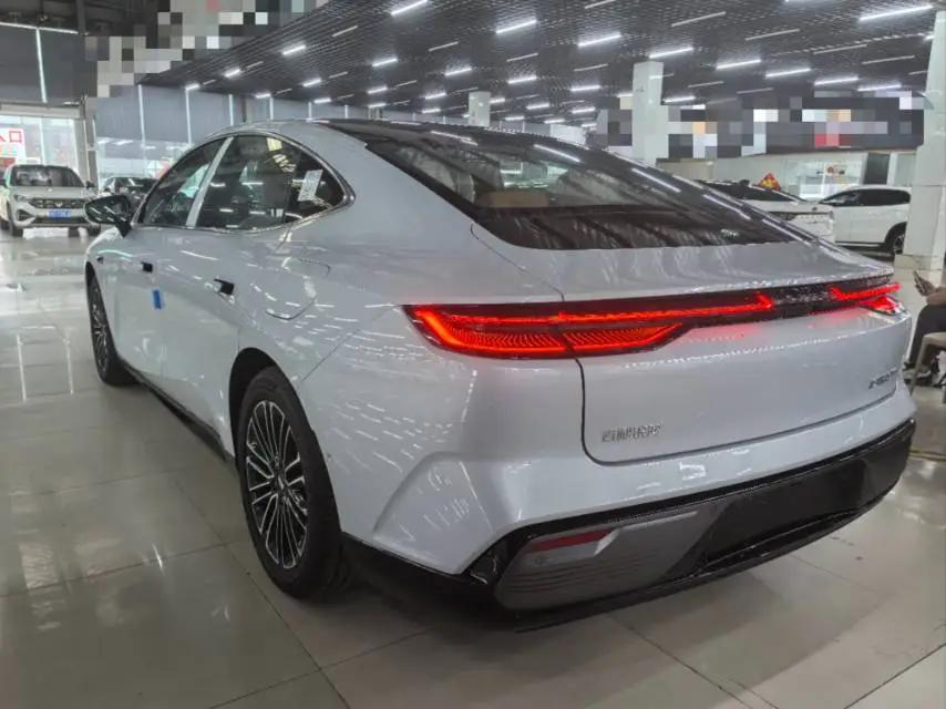 Galaxy Star Shine 8, 2025 Model, 60km EM-i Luxury Edition 3