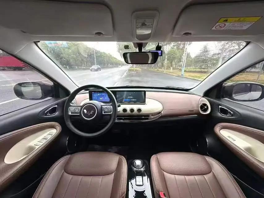 WuLing Plantronics 2023 333km LingBox Connected 8