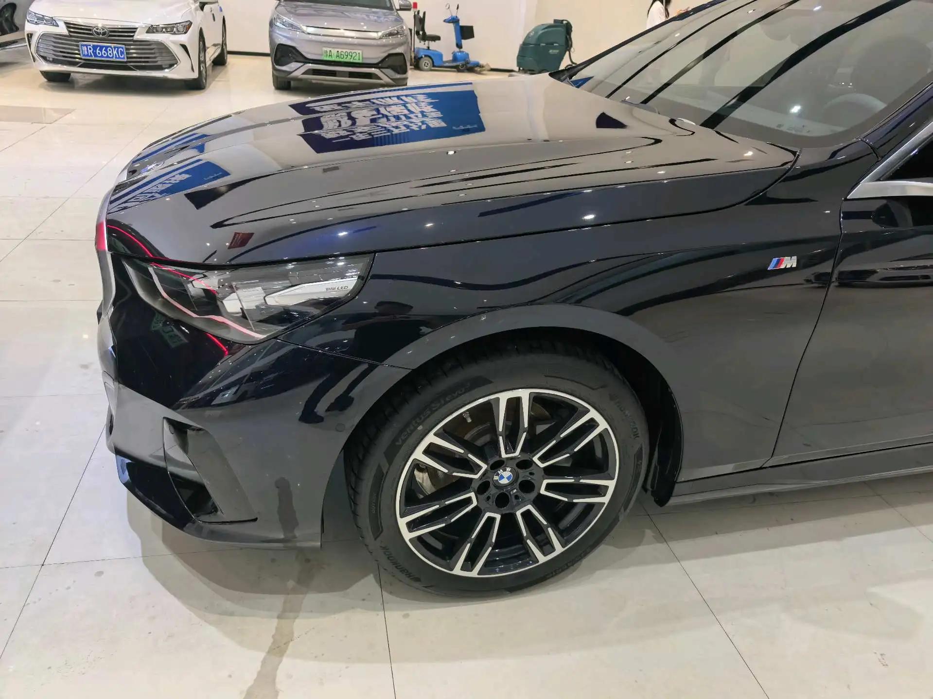 BMW 5 Series 2025 Model 525Li 48V 2.0T M Sport Package Automatic 2