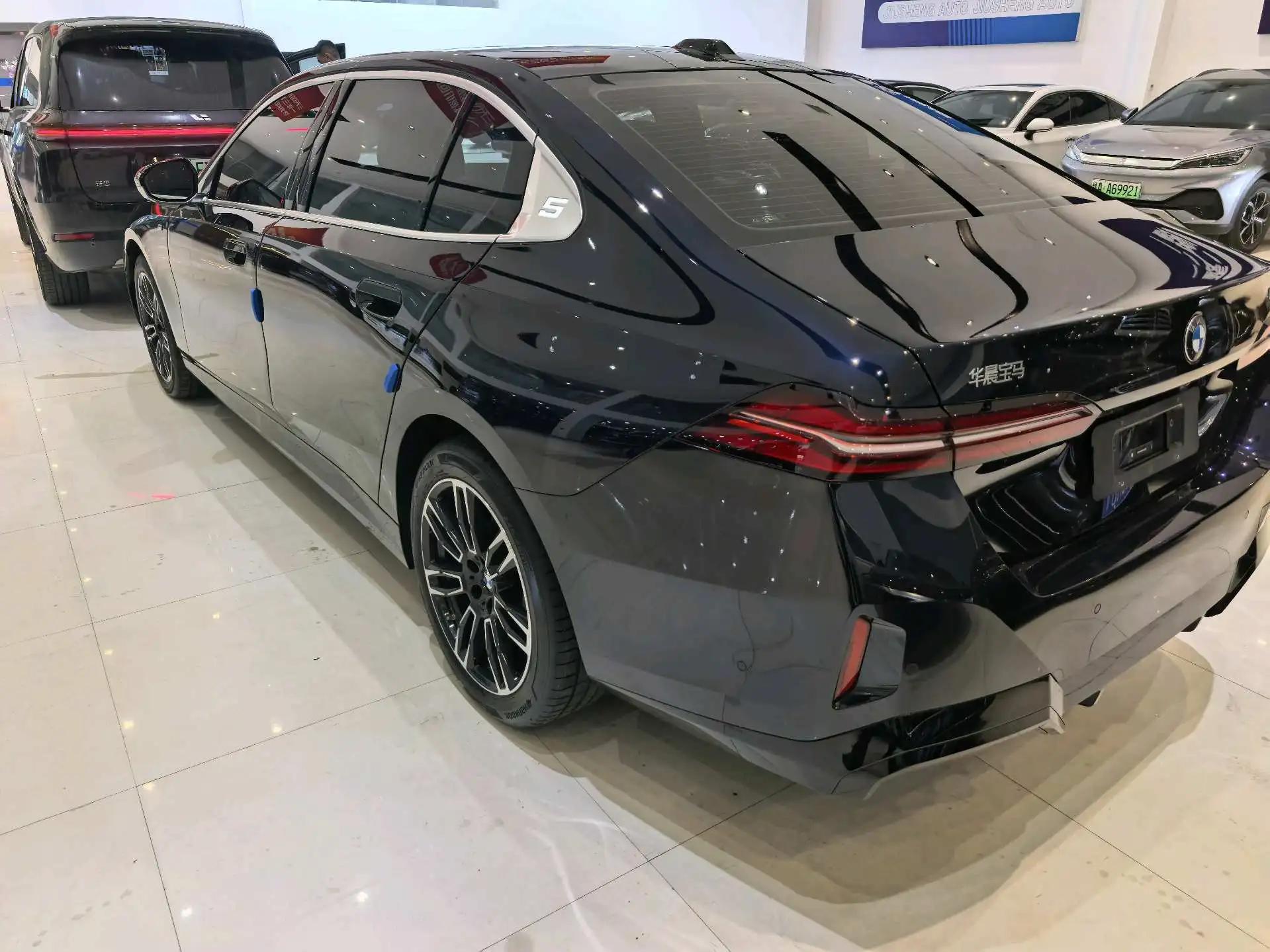 BMW 5 Series 2025 Model 525Li 48V 2.0T M Sport Package Automatic 7