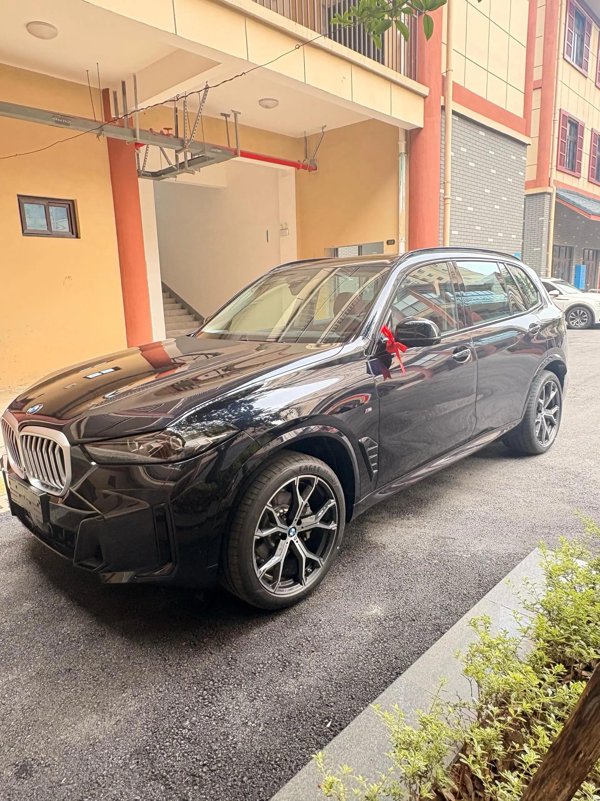 BMW 2026 X5 xDrive30Li 48V 2.0T Luxury M Sport Night Edition Automatic