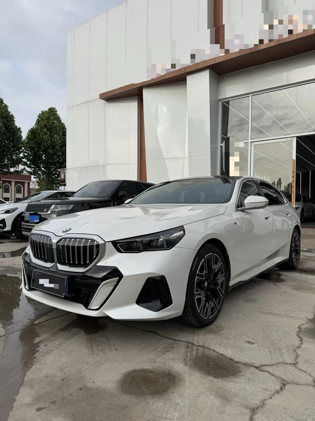 打开图片灯箱:BMW 5 Series 2025 Model 530Li 48V 2.0T Luxury Version M Sport Package Automatic