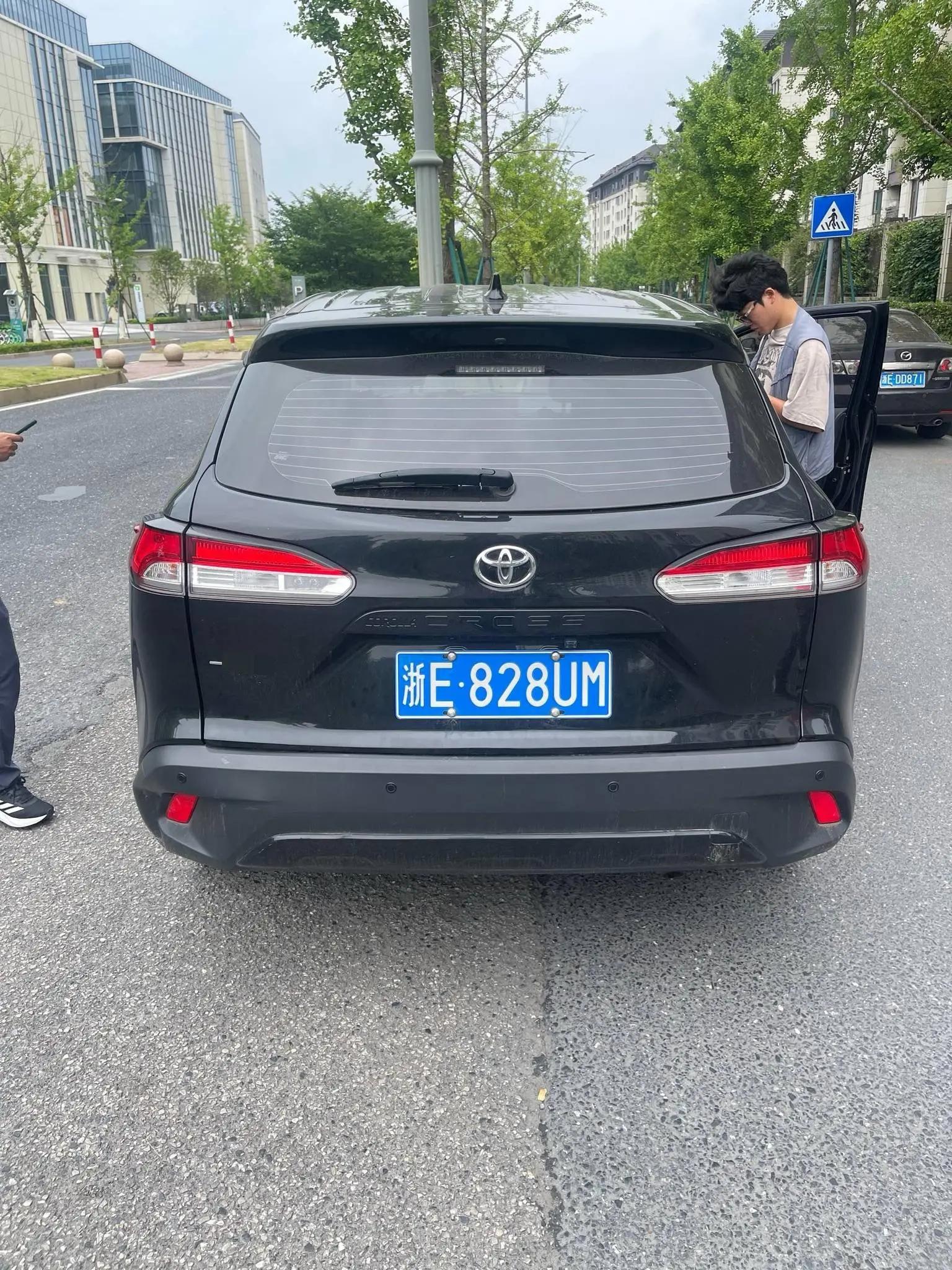 Toyota 2023 Corolla Cross 2.0 CVT Pioneer Edition Automatic 3
