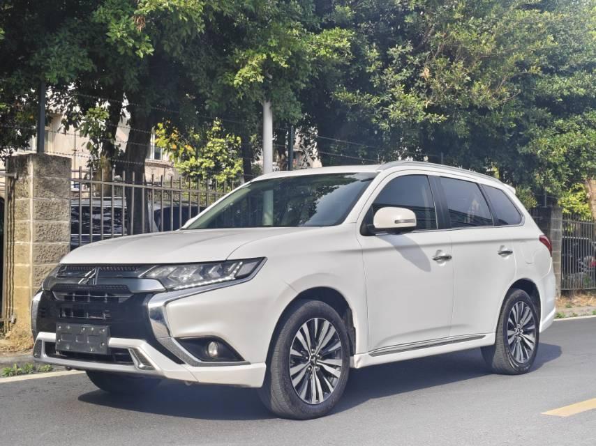 Outlander 2021 2.4L 4-wheel drive to enjoy the version of 7 seats