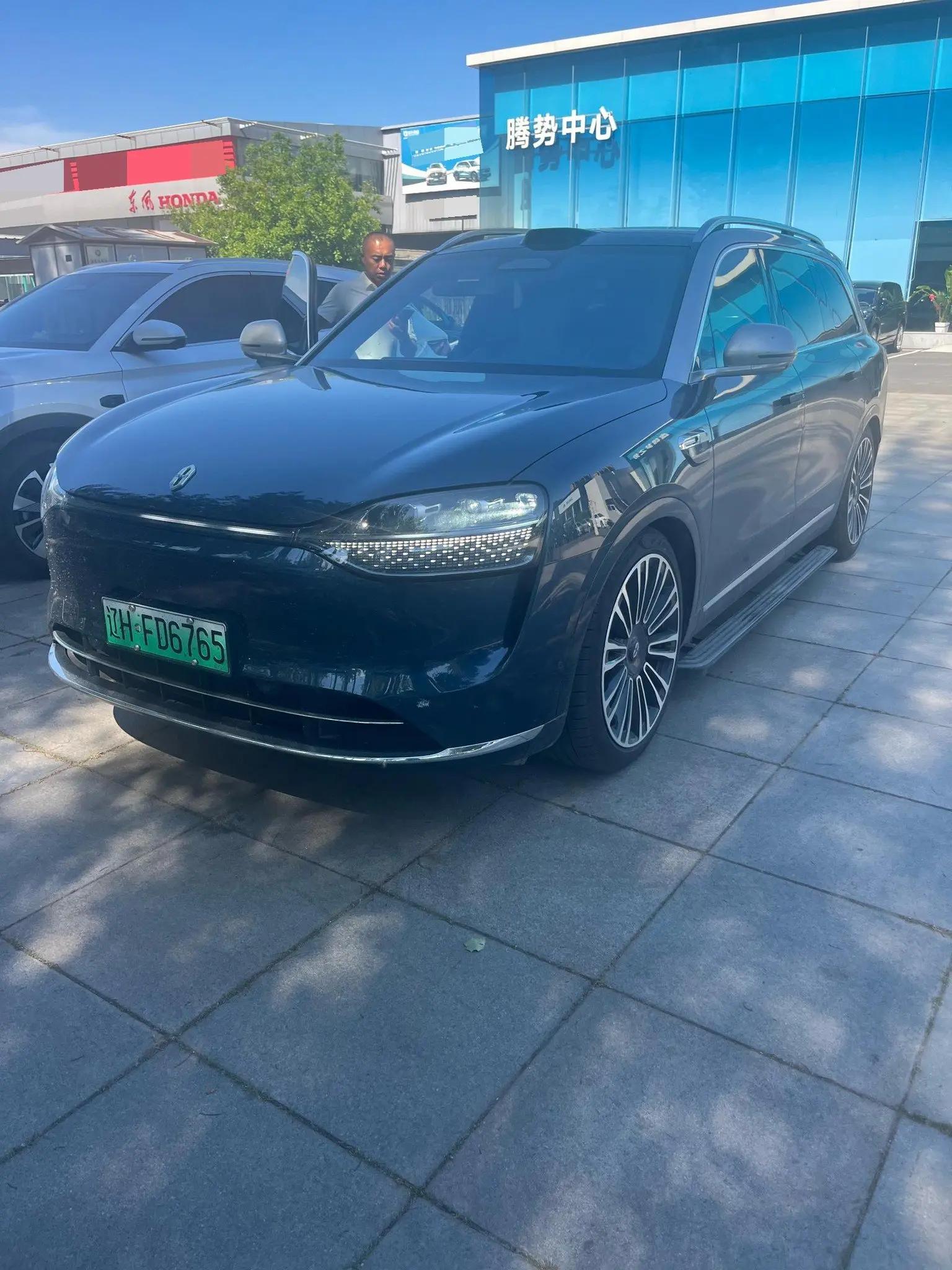 Open image lightbox: AITO 2025 Model AITO M9 Range-Extended Ultra Version 52kWh 5-Seater Automatic