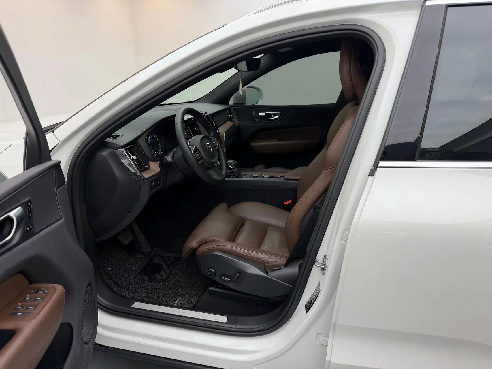 Volvo XC60 2021 T5 4WD Zhiyuan Deluxe Edition 5