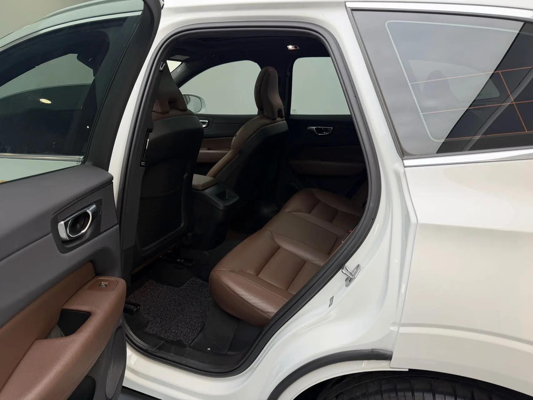 Volvo XC60 2021 T5 4WD Zhiyuan Deluxe Edition 6