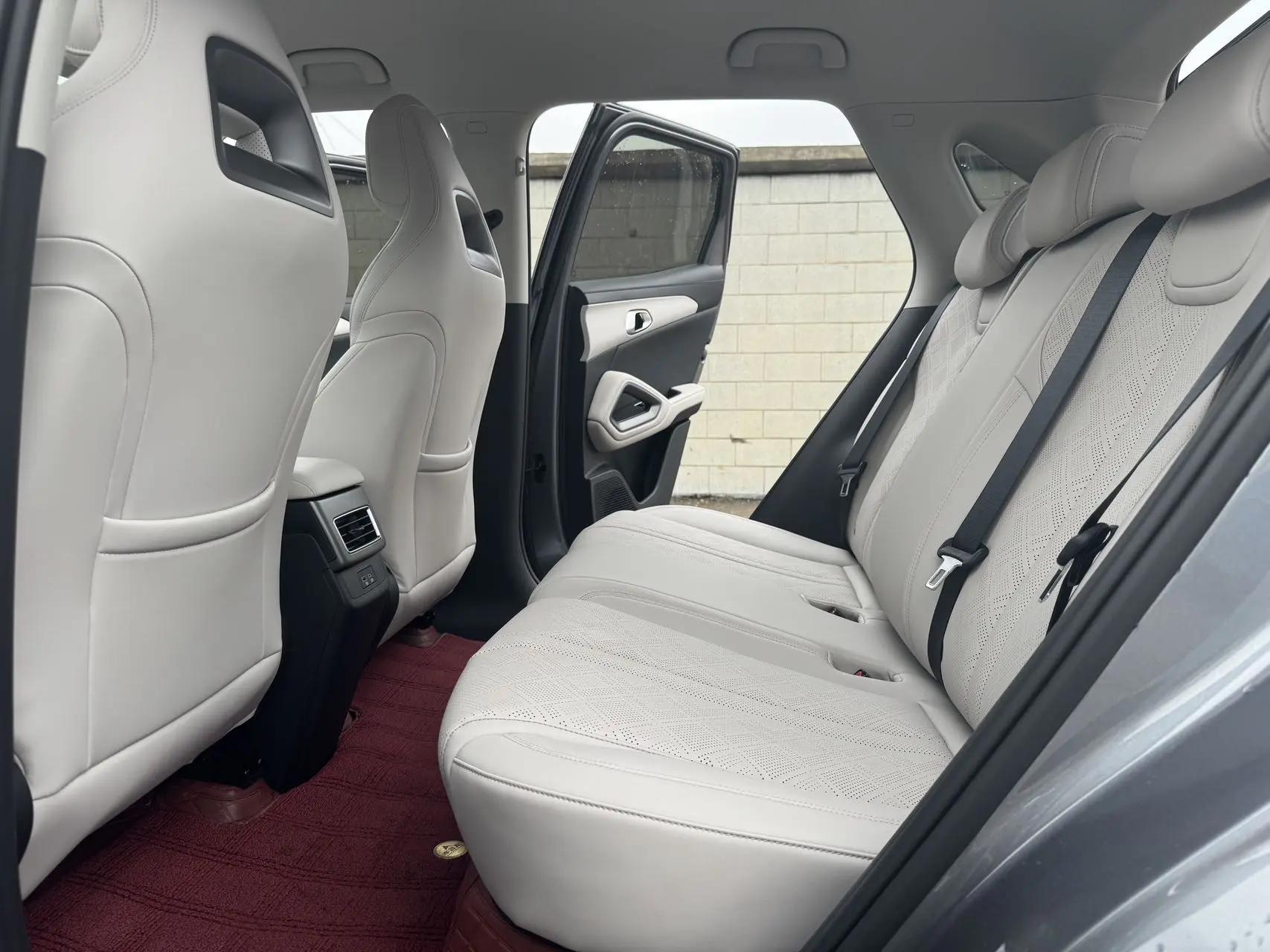 BYD 2025 Yuan UP 301KM Pilot Automatic Gear 12