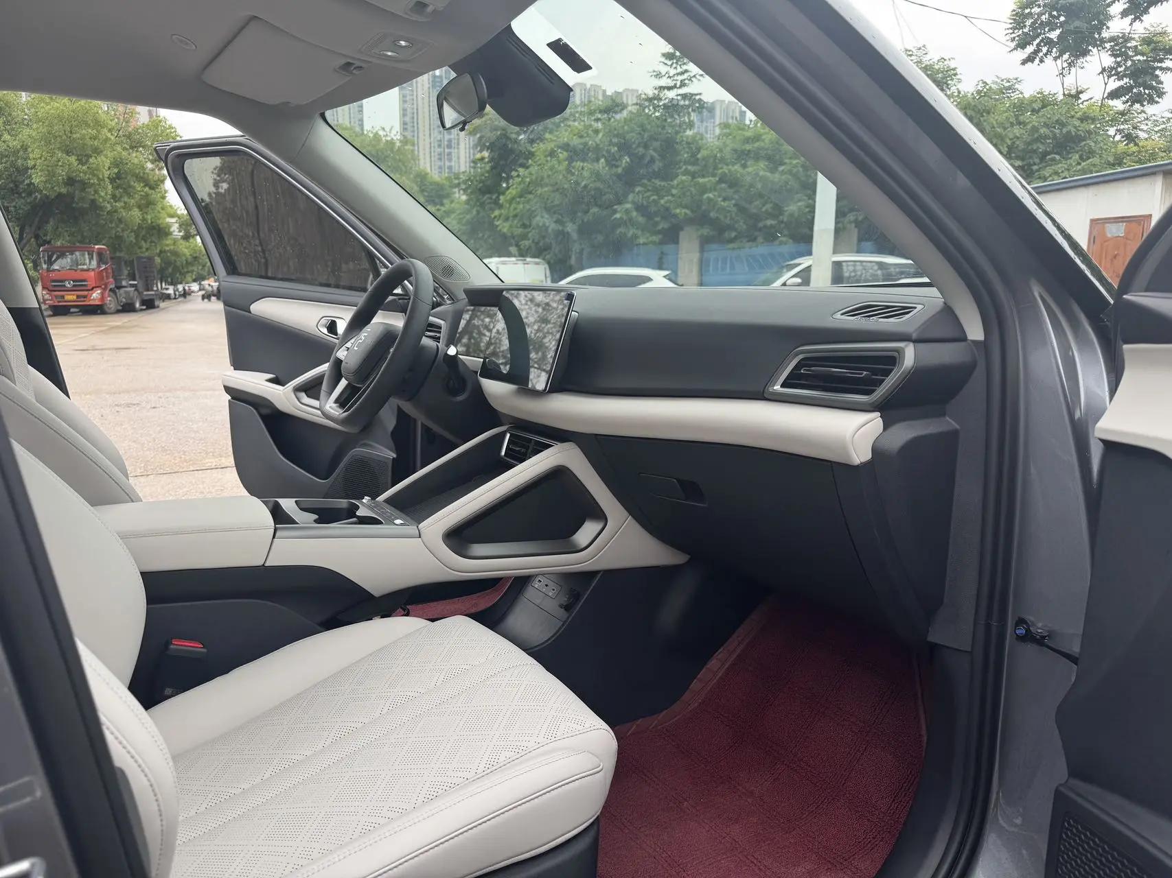 BYD 2025 Yuan UP 301KM Pilot Automatic Gear 15